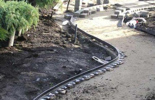 Как сделать тротуарную дорожку из плитки. Все, что нужно знать про укладку тротуарной плитки в саду 09 Как сделать тротуарную дорожку из плитки. Все, что нужно знать про укладку тротуарной плитки в саду 09