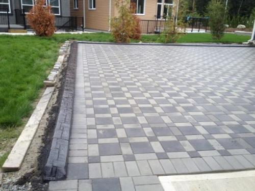 Дорожка из плитки на даче своими руками. Дорожка на даче из плитки: пошагово