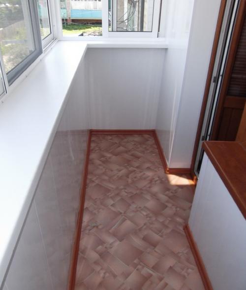 Как сделать пол на балконе без стяжки. О видах пола для балкона