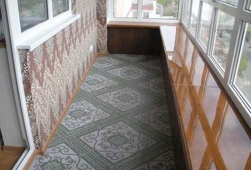 Как сделать пол на балконе без стяжки. О видах пола для балкона