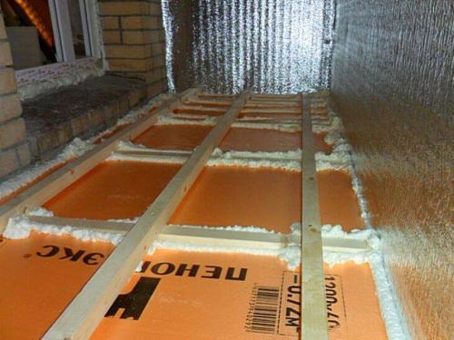 Пол на застекленном балконе. Необходимо ли утеплять пол на балконе?