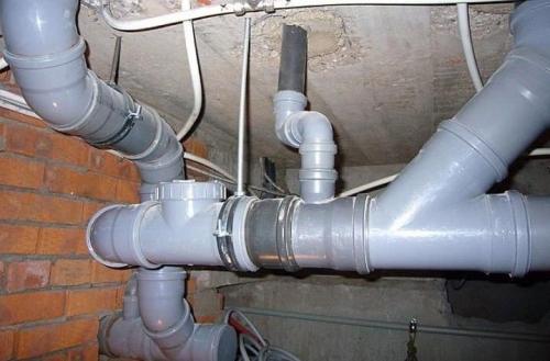 В чем заключаются основные отличия чугунных труб Sml от стальных или ПВХ труб. Какие трубы подойдут для обустройства внутренней канализации?
