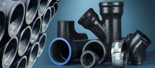 Как чугунные трубы сравниваются с пластиковыми в системах SML. Какие трубы подойдут для обустройства внутренней канализации?