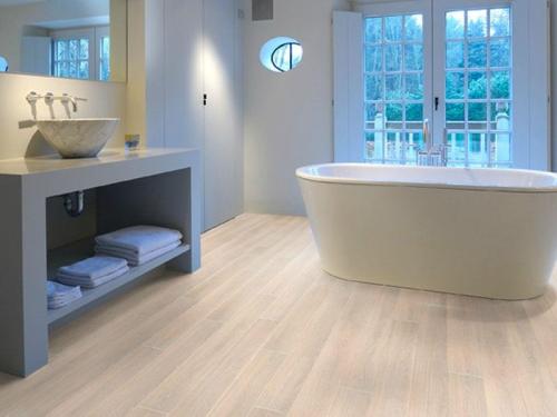 Полы в ванной комнате в частном доме и на даче. Особенности деревянного дома 09