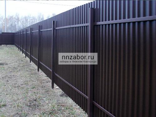 Самый дешевый вариант забора из профнастила: как сэкономить без потери качества 02